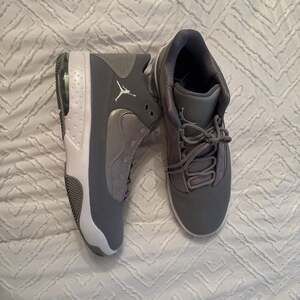 Nike Air Jordan Max Aura 2 Cool Grey Medium White Basketball Shoes